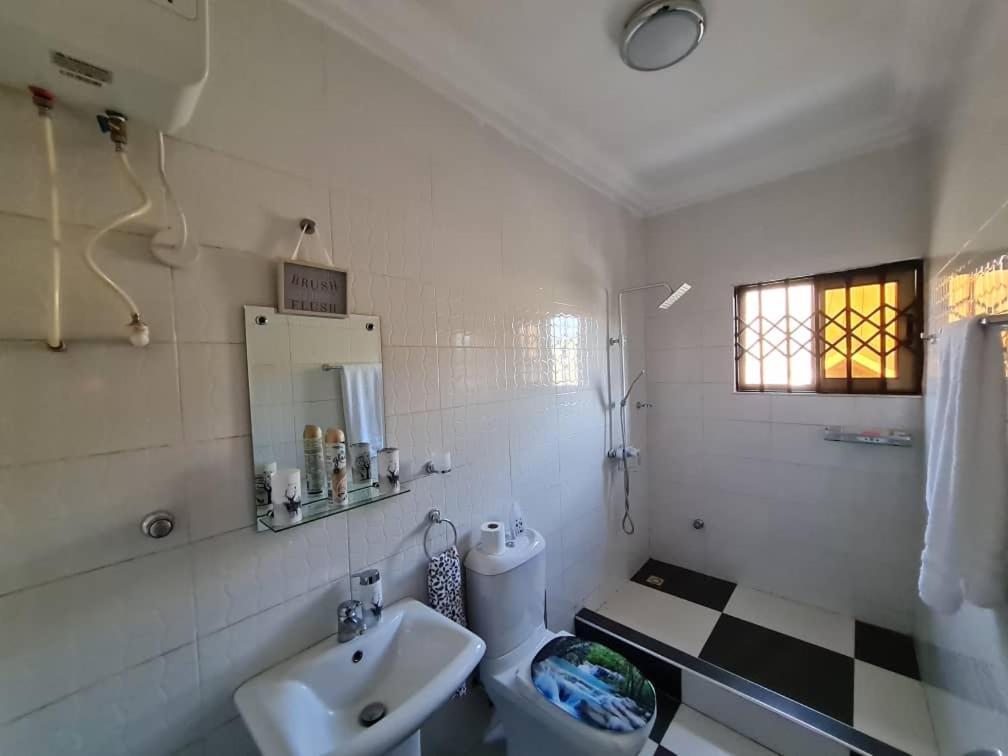 Nesta Barron -Home Away From Home North Legon Екстер'єр фото