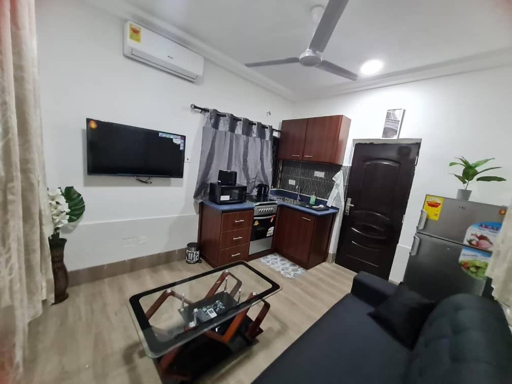 Nesta Barron -Home Away From Home North Legon Екстер'єр фото