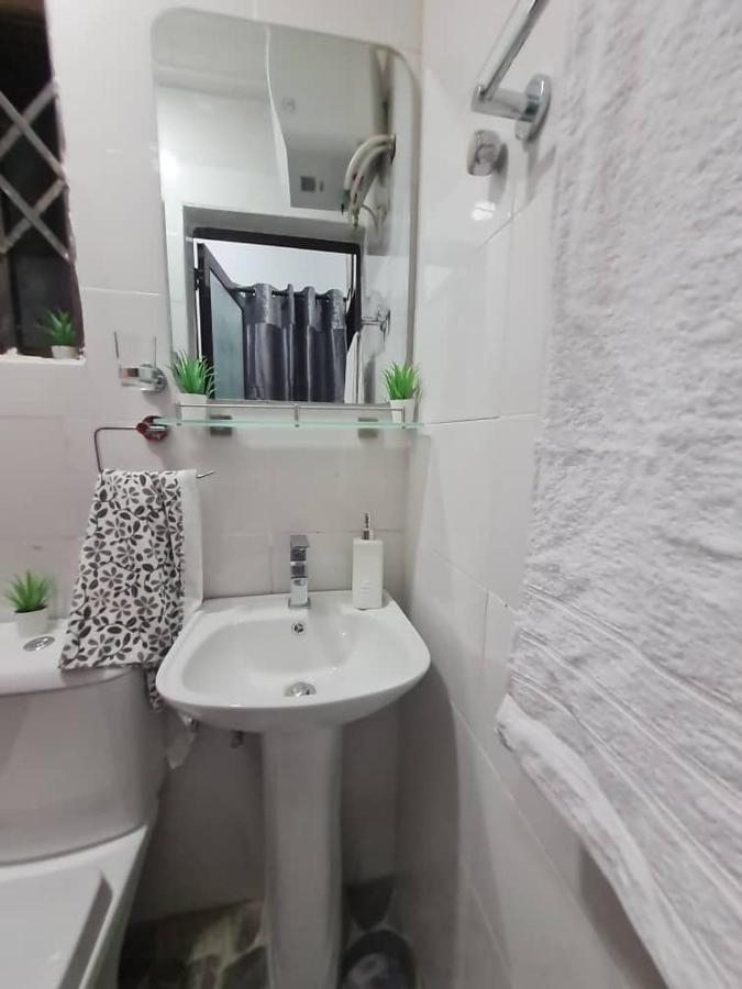 Nesta Barron -Home Away From Home North Legon Екстер'єр фото