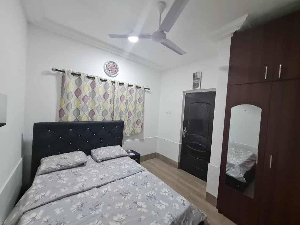 Nesta Barron -Home Away From Home North Legon Екстер'єр фото