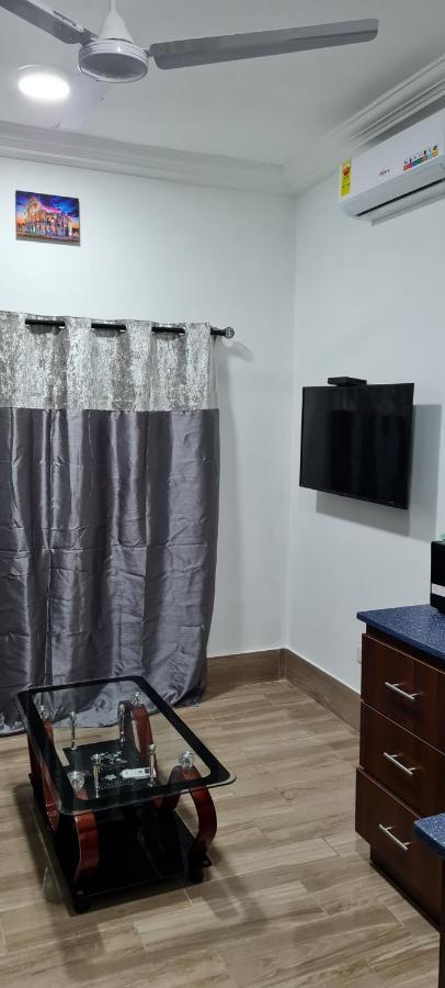 Nesta Barron -Home Away From Home North Legon Екстер'єр фото