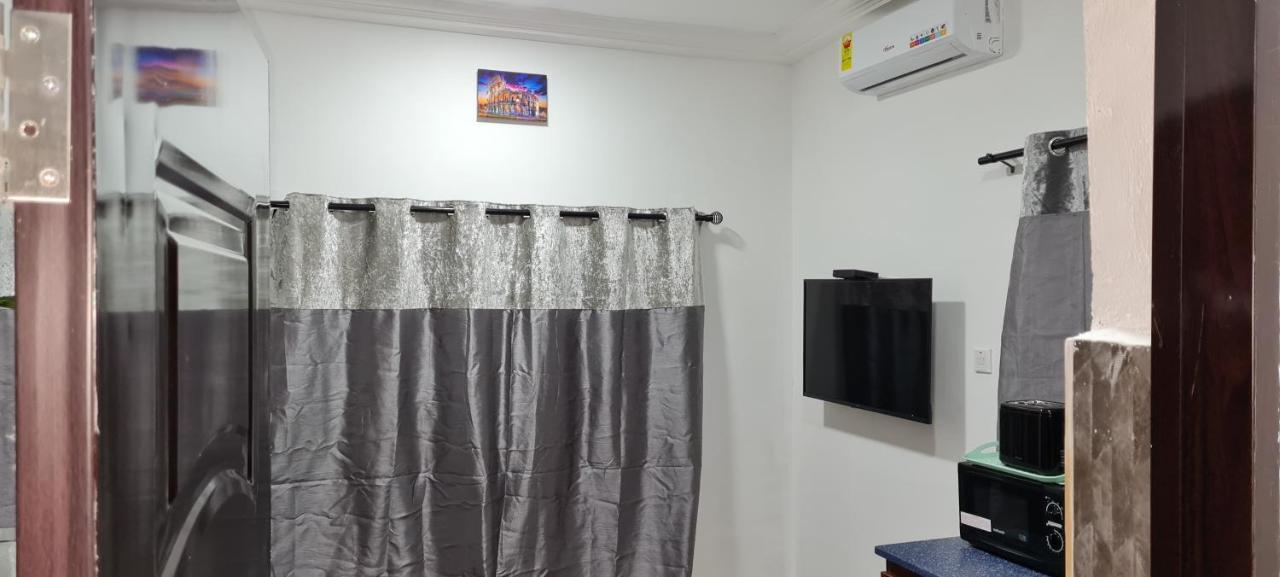 Nesta Barron -Home Away From Home North Legon Екстер'єр фото