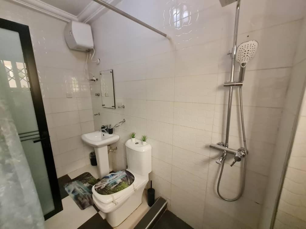 Nesta Barron -Home Away From Home North Legon Номер фото