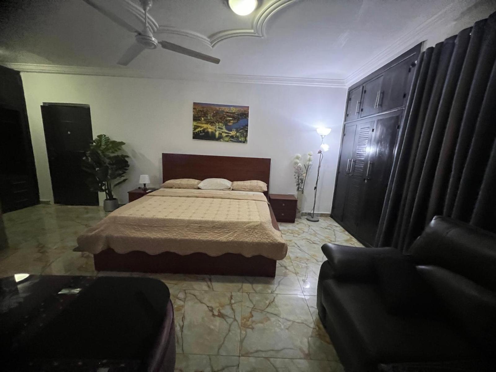 Nesta Barron -Home Away From Home North Legon Екстер'єр фото