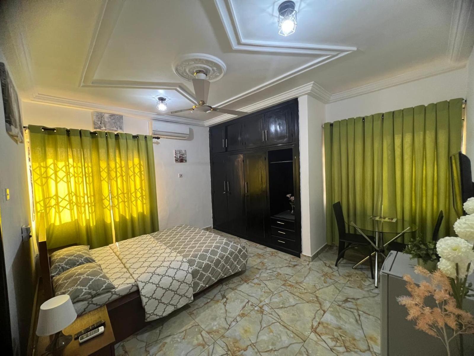 Nesta Barron -Home Away From Home North Legon Екстер'єр фото