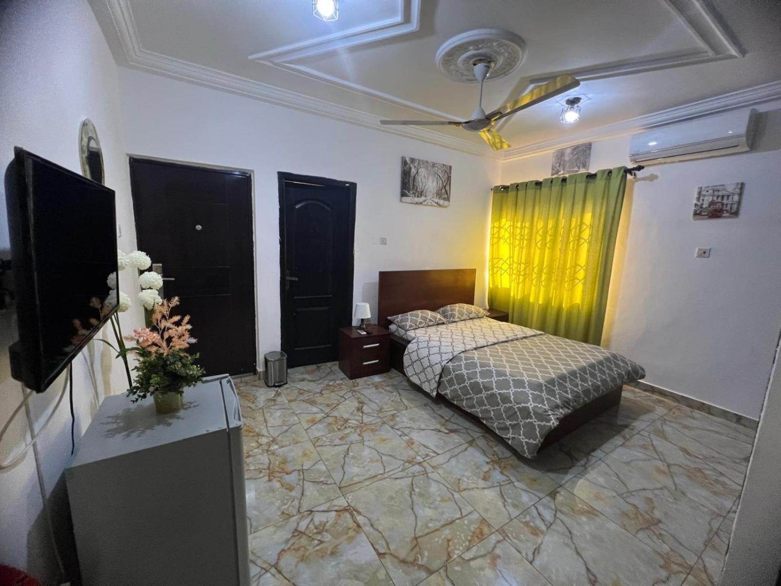 Nesta Barron -Home Away From Home North Legon Екстер'єр фото