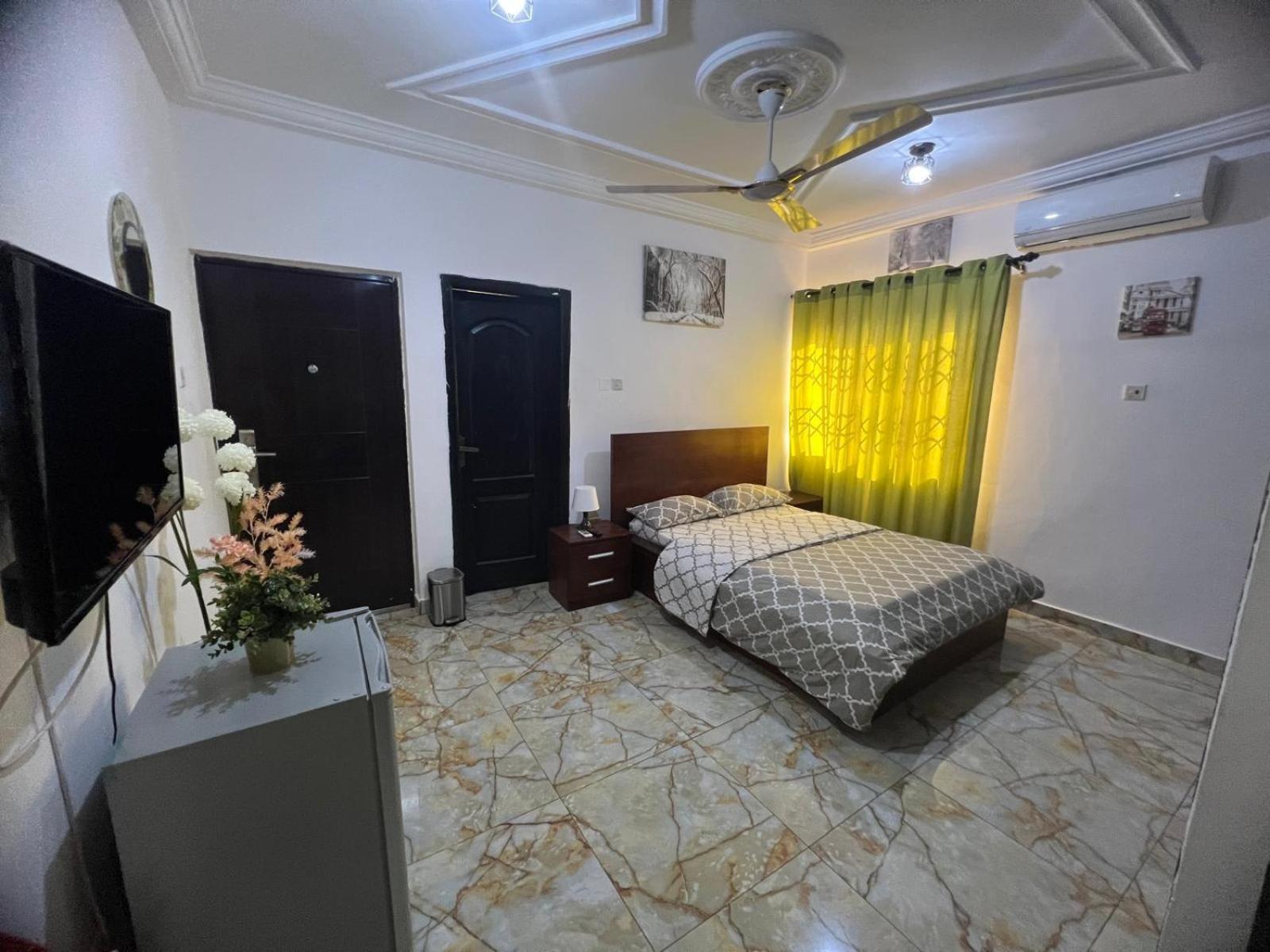 Nesta Barron -Home Away From Home North Legon Екстер'єр фото
