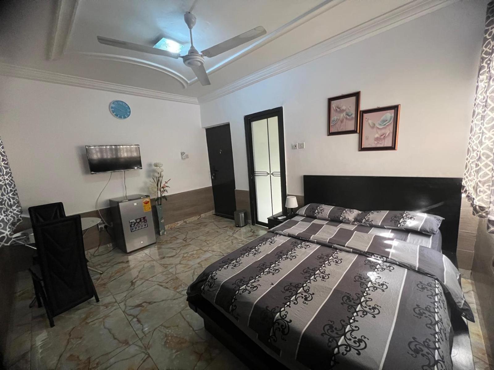 Nesta Barron -Home Away From Home North Legon Екстер'єр фото