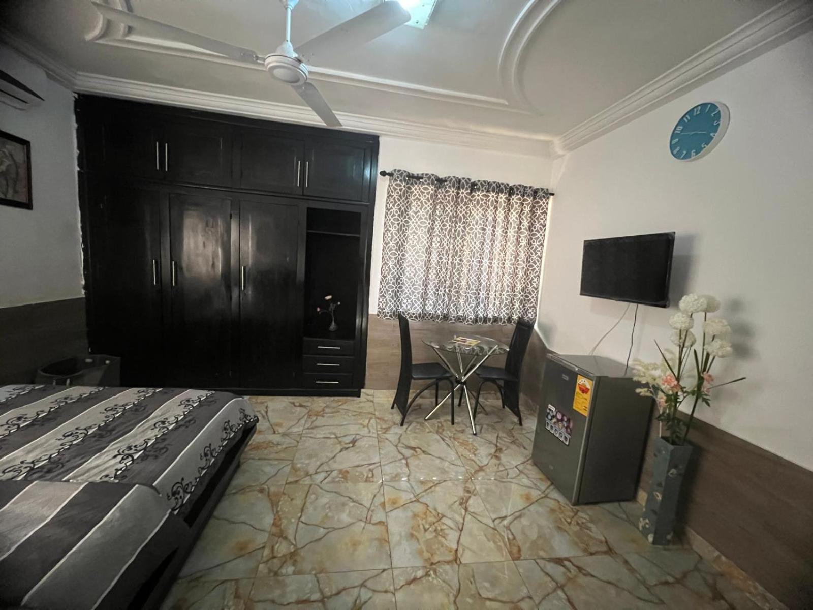 Nesta Barron -Home Away From Home North Legon Екстер'єр фото