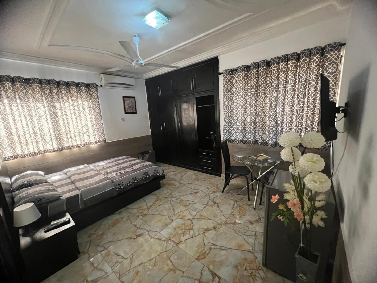 Nesta Barron -Home Away From Home North Legon Екстер'єр фото